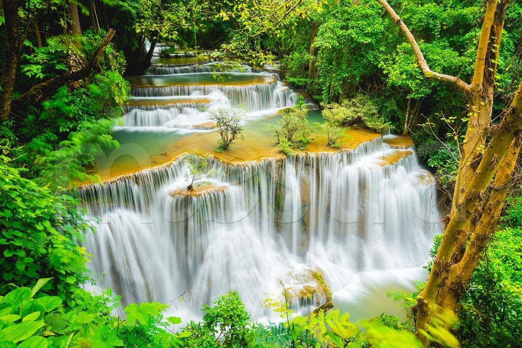 Фотообои Водопад хуай мае камин, красивый водопад в тропических лесах в провинции Канчанабури